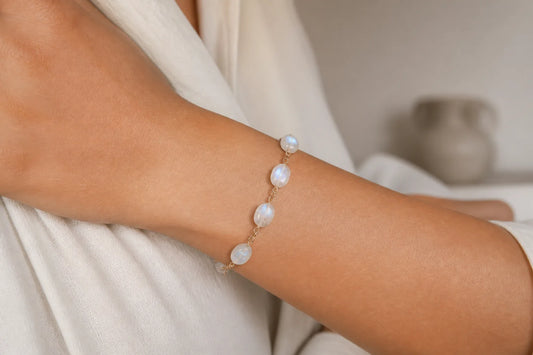 Bracelet Pierre de Lune et Féminité | Guide 2026 pour Vos Cycles