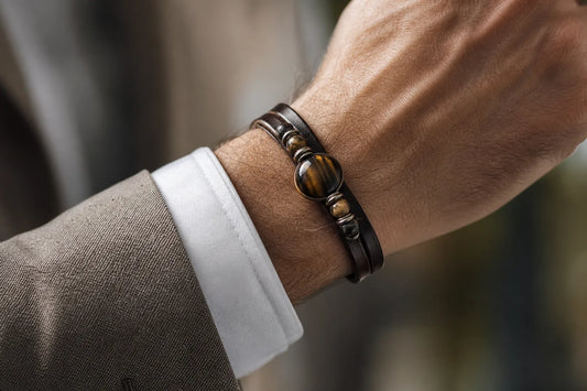 Porter son bracelet au poignet droit ou gauche | Signification 2026