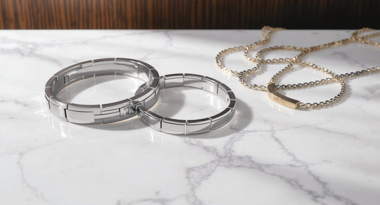 Bijoux pour homme : 5 essentiels pour un style moderne