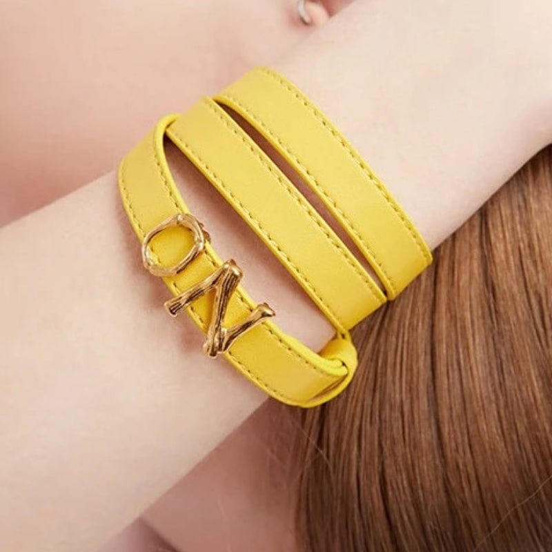 Bracelet "Ella" <br>Bracelet en cuir triple tours personnalisable.