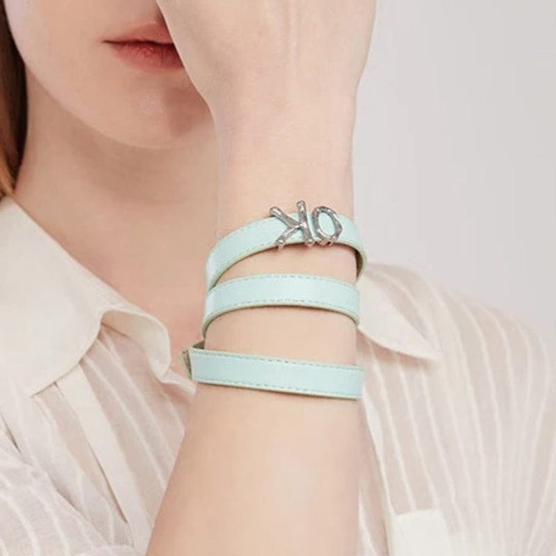 Bracelet "Ella" <br>Bracelet en cuir triple tours personnalisable.
