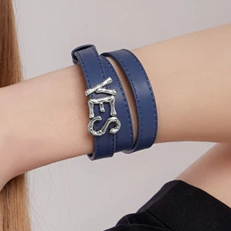Bracelet "Ella" <br>Bracelet en cuir triple tours personnalisable.