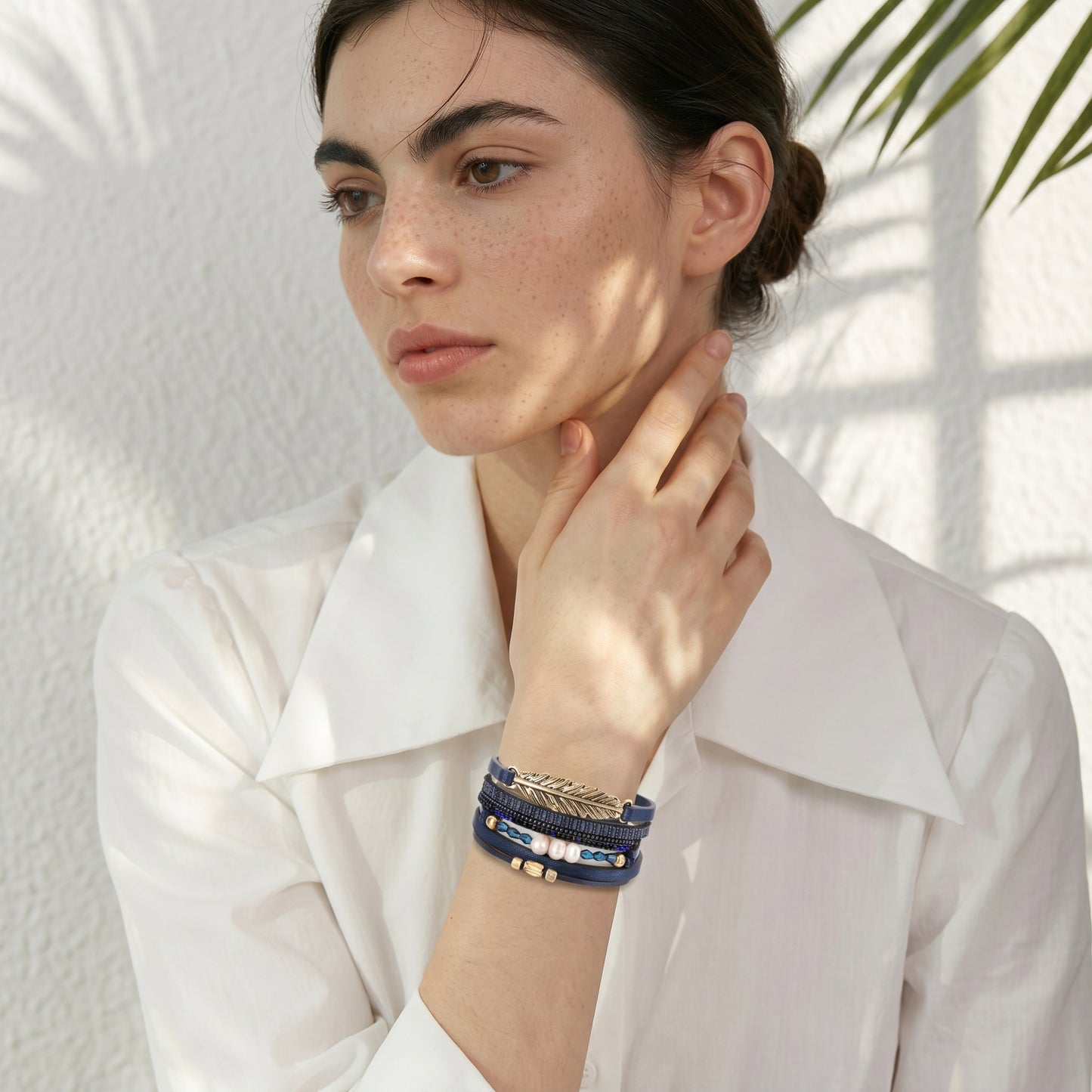 Bracelet cuir plume femme | Bijou bohème élégant