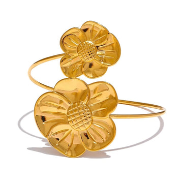 Bracelet floral en acier doré.