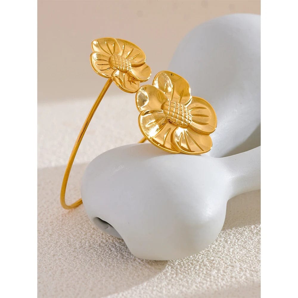 Bracelet floral en acier doré.