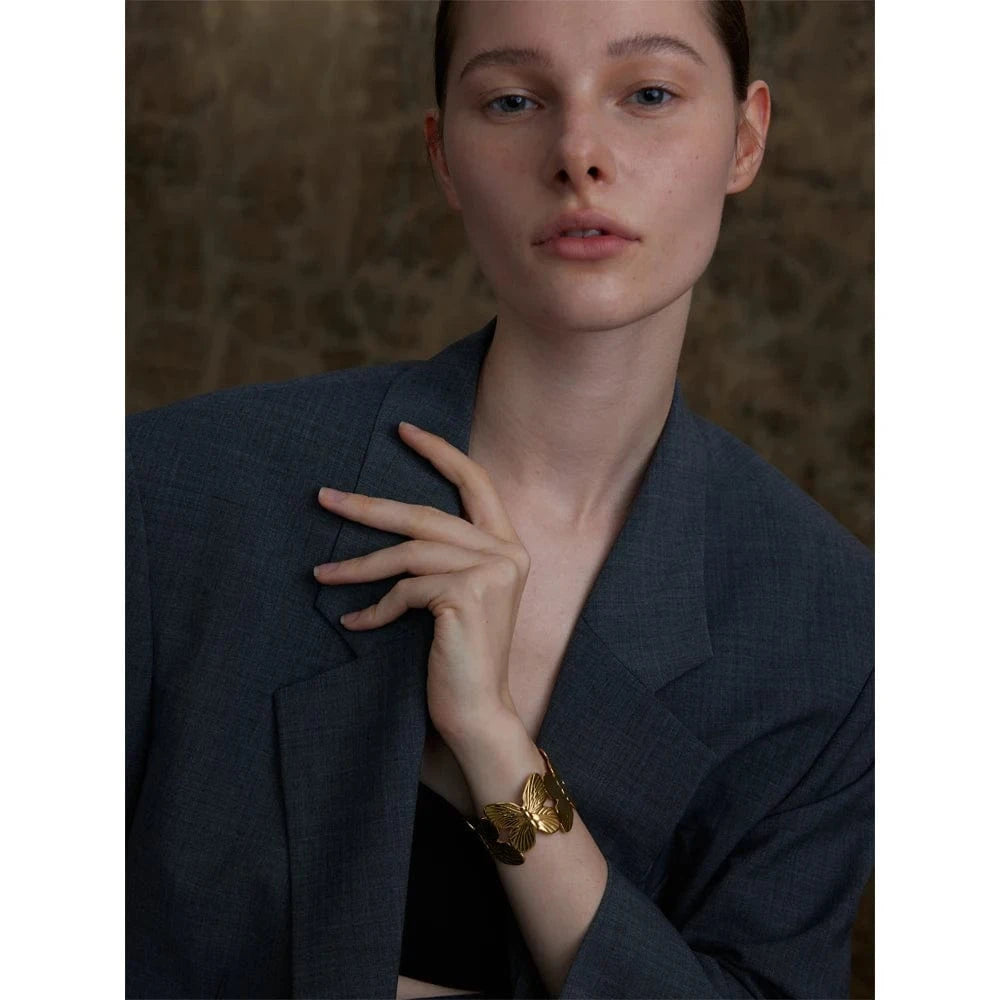 Bracelet papillon doré sculptural