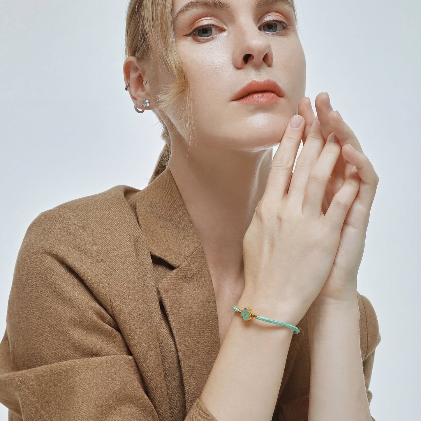 Bracelet Trèfle 4 Feuilles en Cuir | Porte-Bonheur Élégant