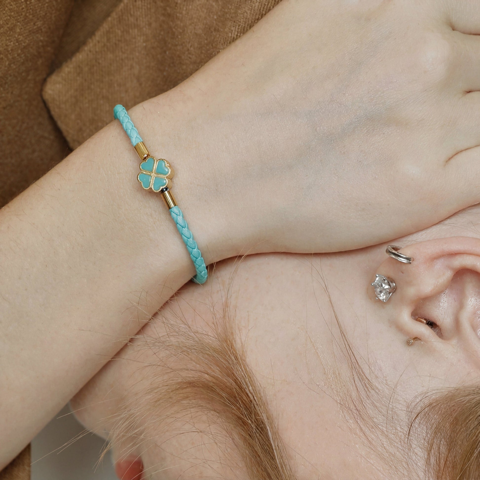 Bracelet Trèfle 4 Feuilles en Cuir | Porte-Bonheur Élégant